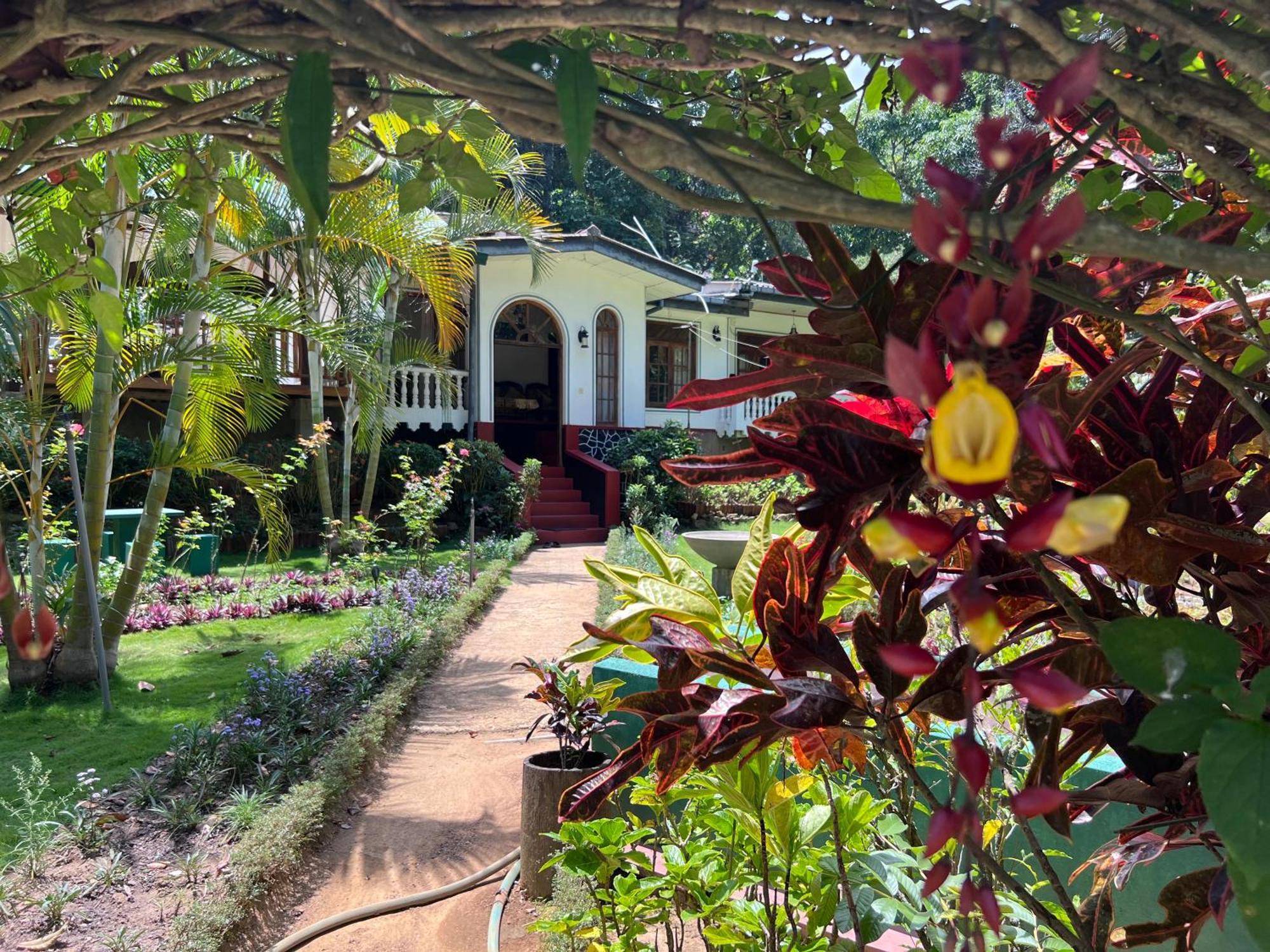 Homestay Eeshani Guest